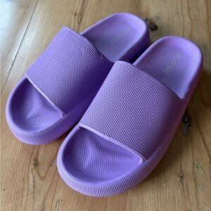 Cushionaire Lavender Feather Cloud Slide Size US 19 Euro 40